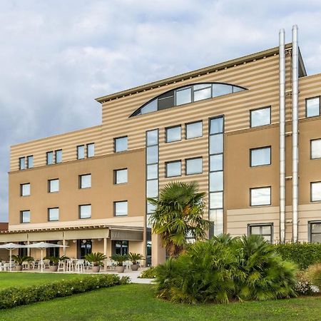 Hotel Omnia Новента ди Пиаве Екстериор снимка