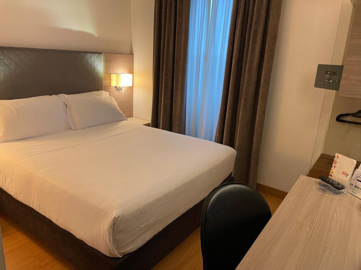 Hotel Omnia Новента ди Пиаве Екстериор снимка