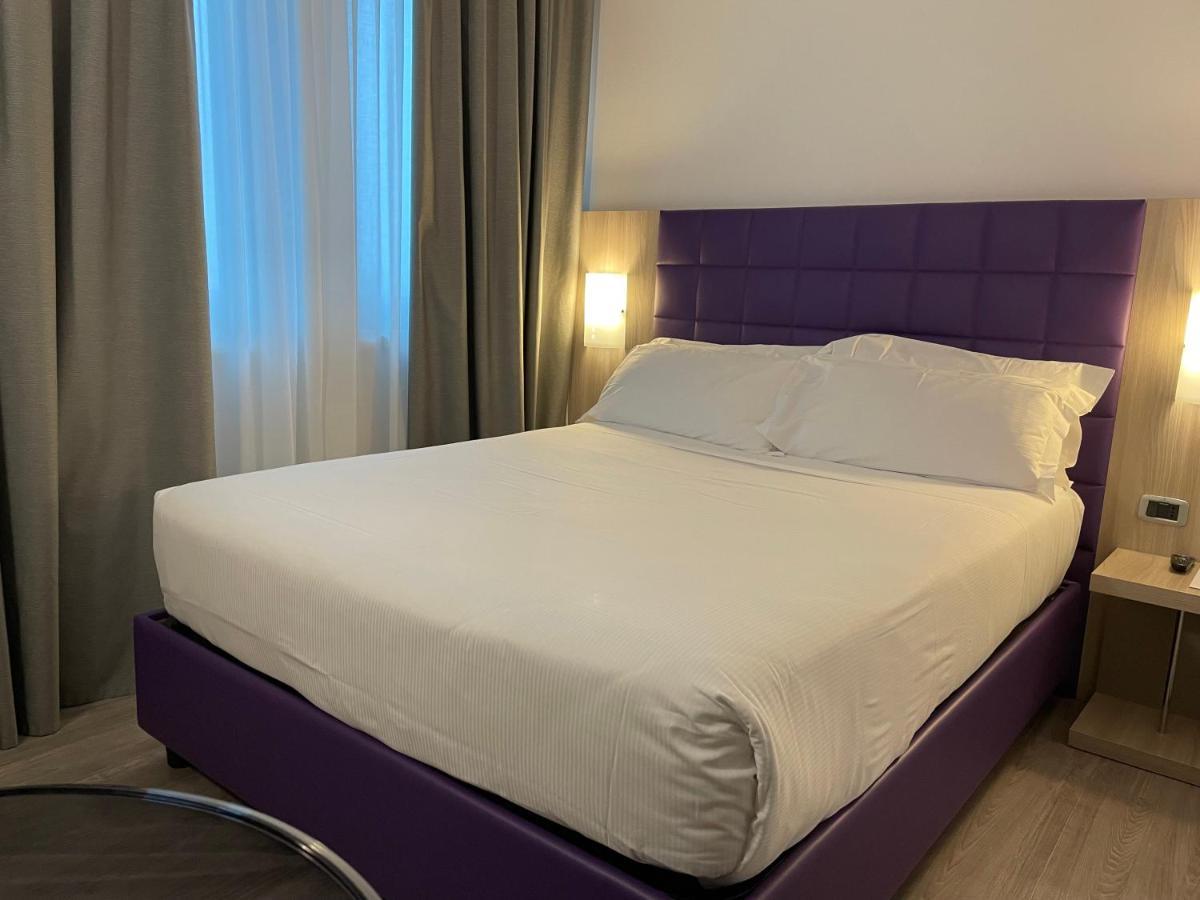 Hotel Omnia Новента ди Пиаве Екстериор снимка