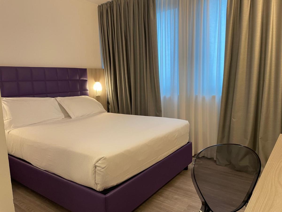 Hotel Omnia Новента ди Пиаве Екстериор снимка